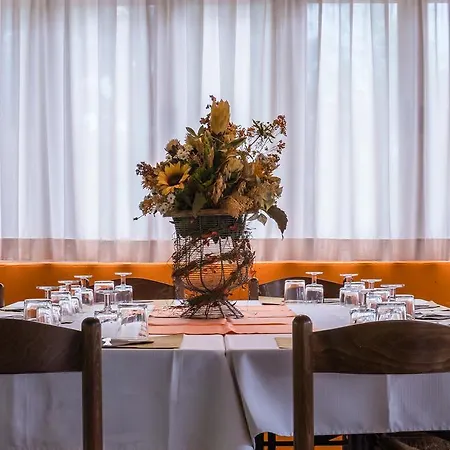فندق Ristorante Al Donatore Teòr